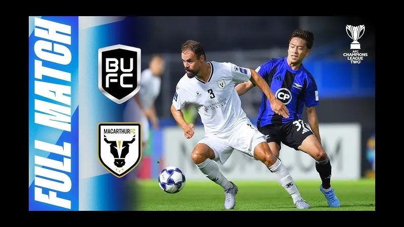 Cầu thủ Macarthur FC và Bangkok United tranh chấp quả bóng Cầu thủ Macarthur FC và Bangkok United tranh chấp quả bóng