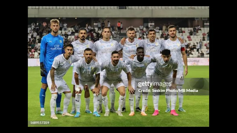 Cầu thủ Bodrumspor ghi bàn thắng quyết định trước Vanspor FK Cầu thủ Bodrumspor ghi bàn thắng quyết định trước Vanspor FK